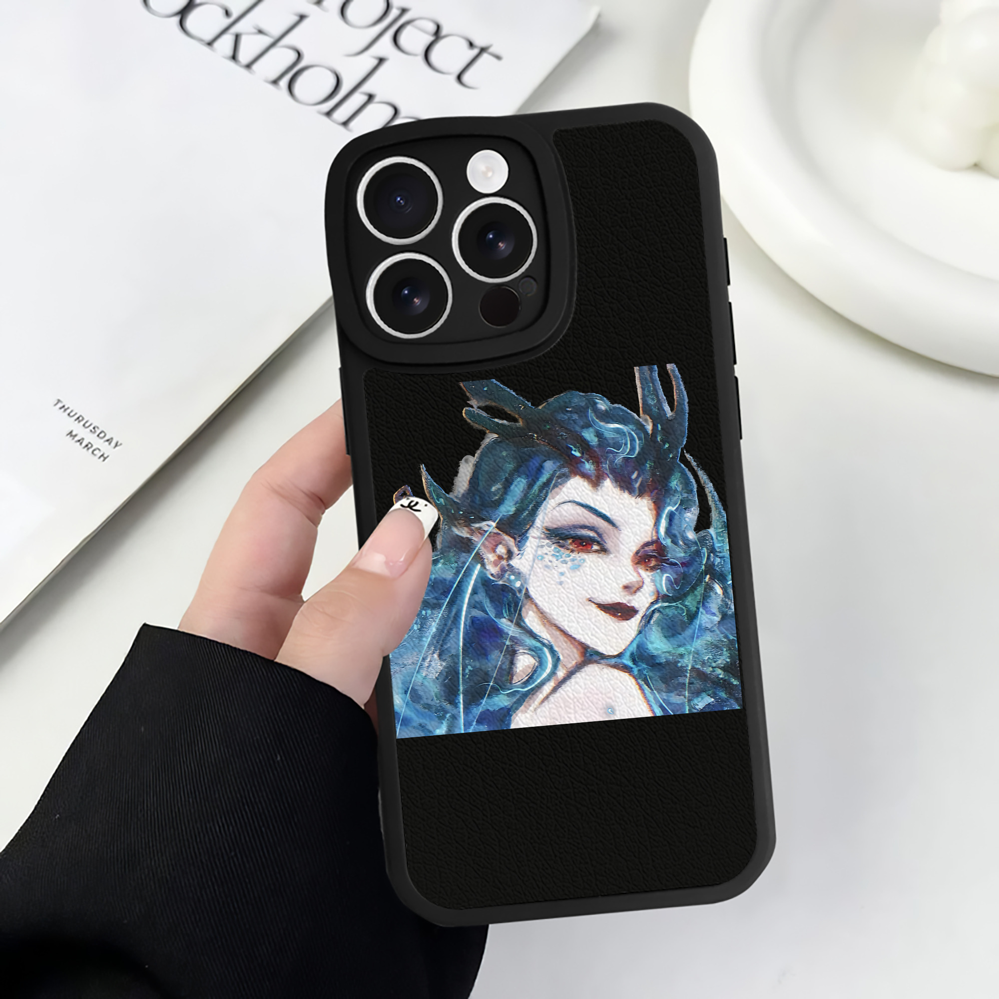 （画像用） Ne Zha 2 ナタ 魔童の大暴れ 【iPhone 16シリーズ対応】シリコンスマホケース（レザー調） 材質：シリコン